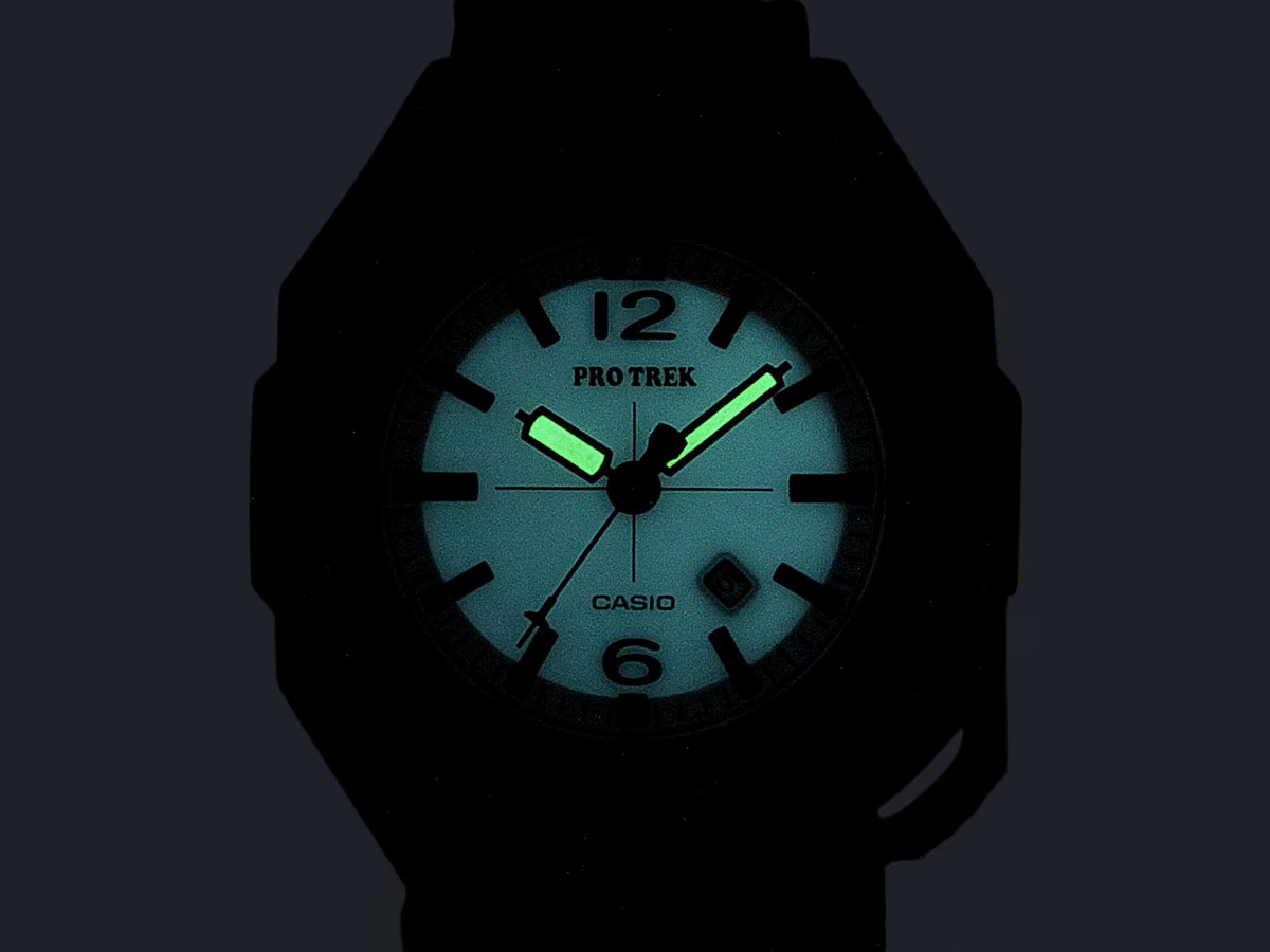 Casio PRJ-01AE: карабин, безель-замок и светящийся циферблат — обзор