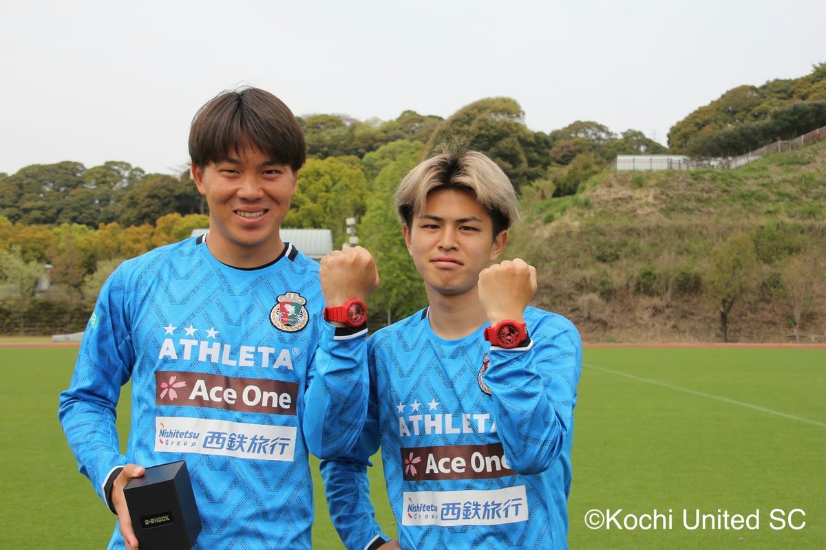 Футболисты Kochi United SC с G-Shock 2026ver. на руке