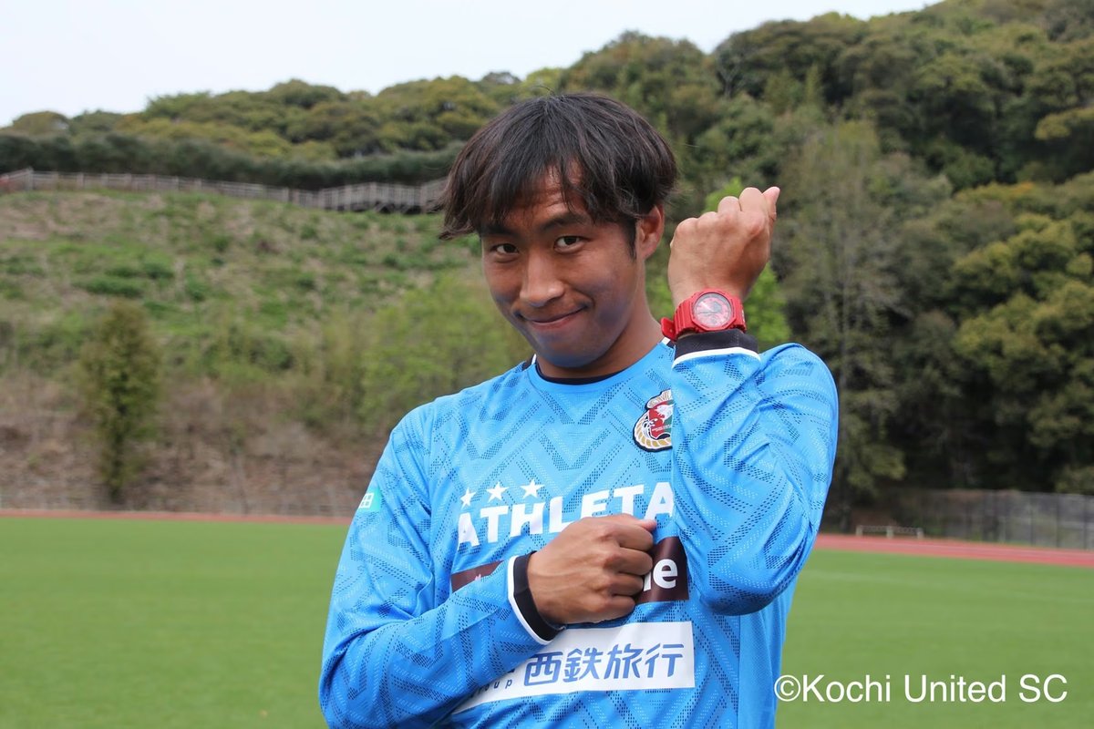 Игрок Kochi United SC показывает G-Shock