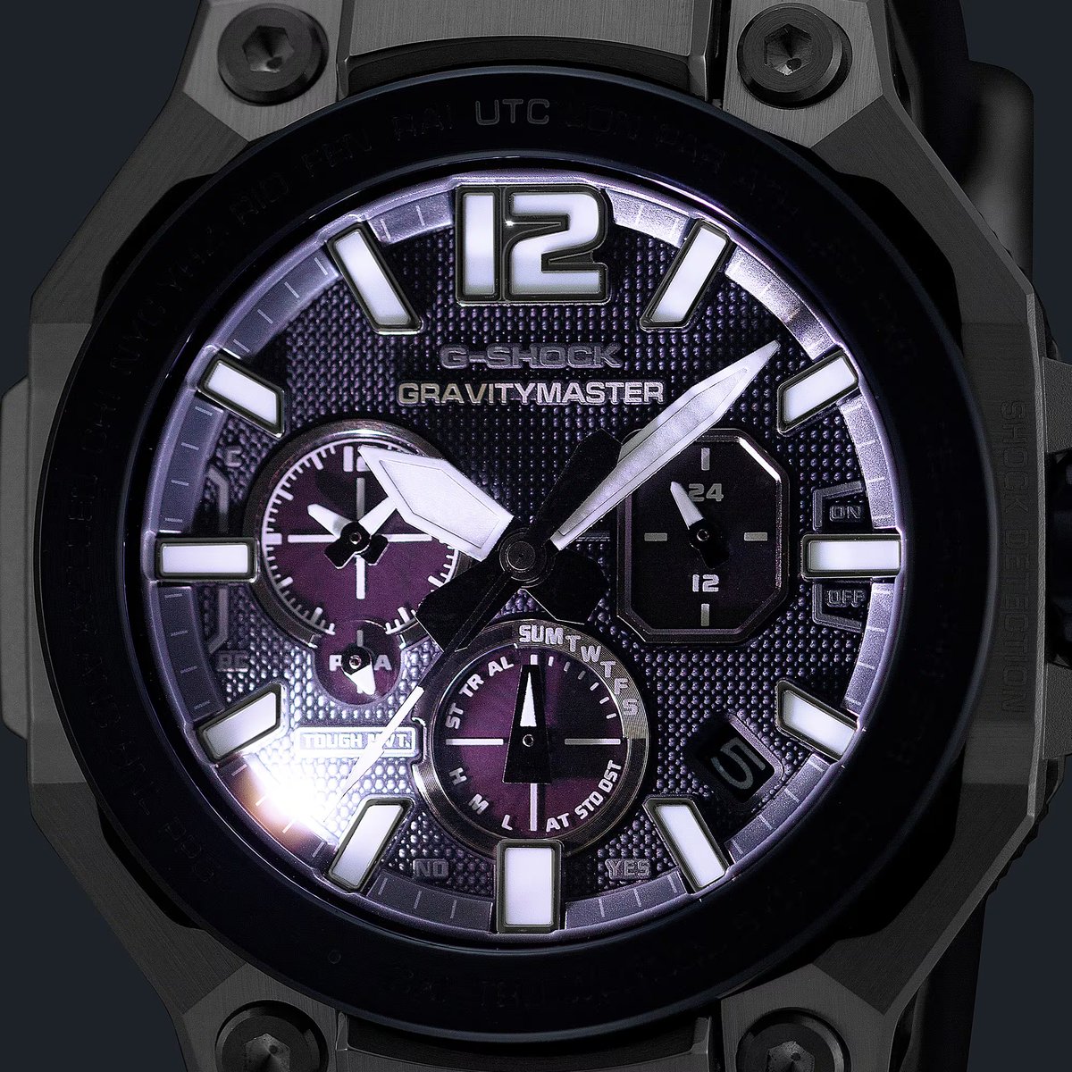 Подсветка G-Shock GWR-B3000A-2A в темноте